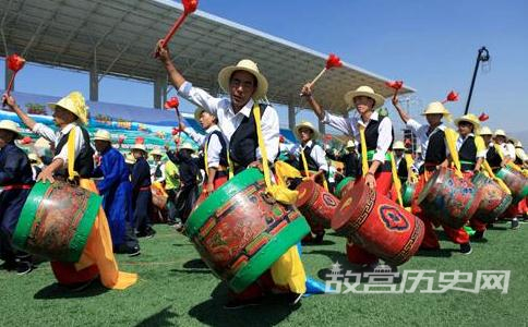 土族纳顿节的起源故事 土族纳顿节的起源故事