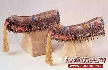花盆底鞋 古代高跟鞋:满族女人的花盆底鞋跟最高25厘米