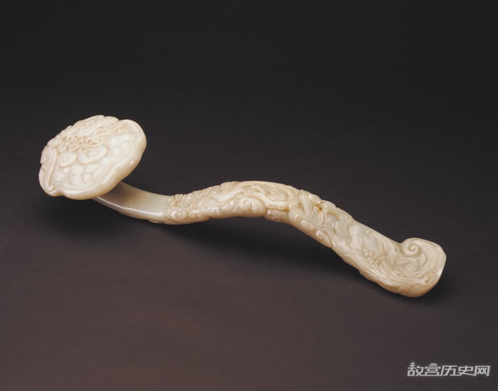 青玉凤蝠纹如意