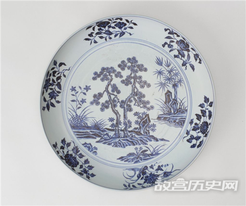 故宫馆藏青花园景花卉纹盘