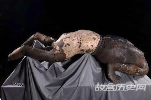 秦陵仰卧俑身上发现指纹