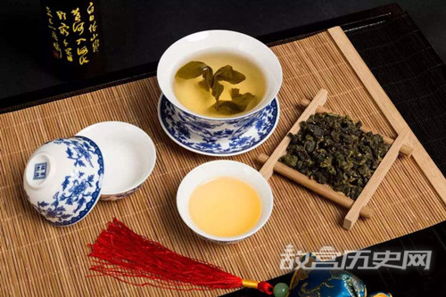 盖碗茶的饮用方法