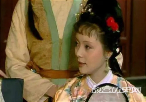 《红楼梦》薛宝钗为什么叫王熙凤凤丫头