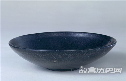 故宫馆藏黑釉油滴釉盘
