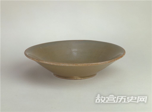 故宫馆藏青釉玉璧形底碗