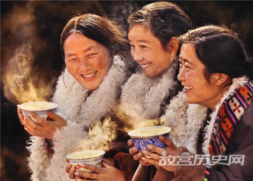 在西藏喝酥油茶的礼仪
