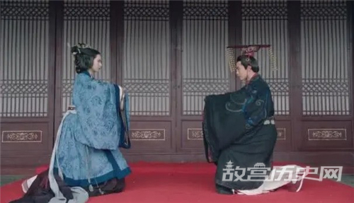 曹操把三个女儿都嫁给汉献帝是为什么