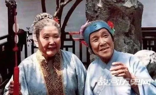 刘姥姥三次进贾府的大致内容