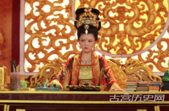1571280831247567.png 宰相写下青鹅被武后问斩,这两字背后有何含义?